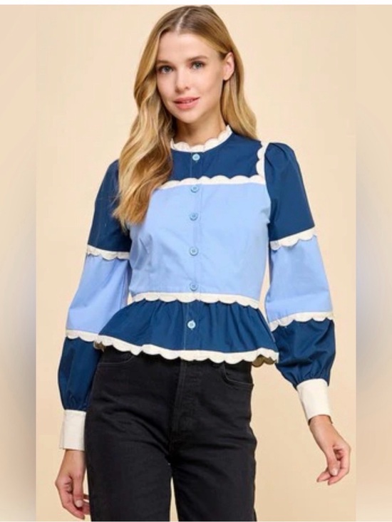 Gigio Tops - NWT TCEC Blue Colorblock Scallop Trim Button Peplum Puff Sleeve Top - Size Small
